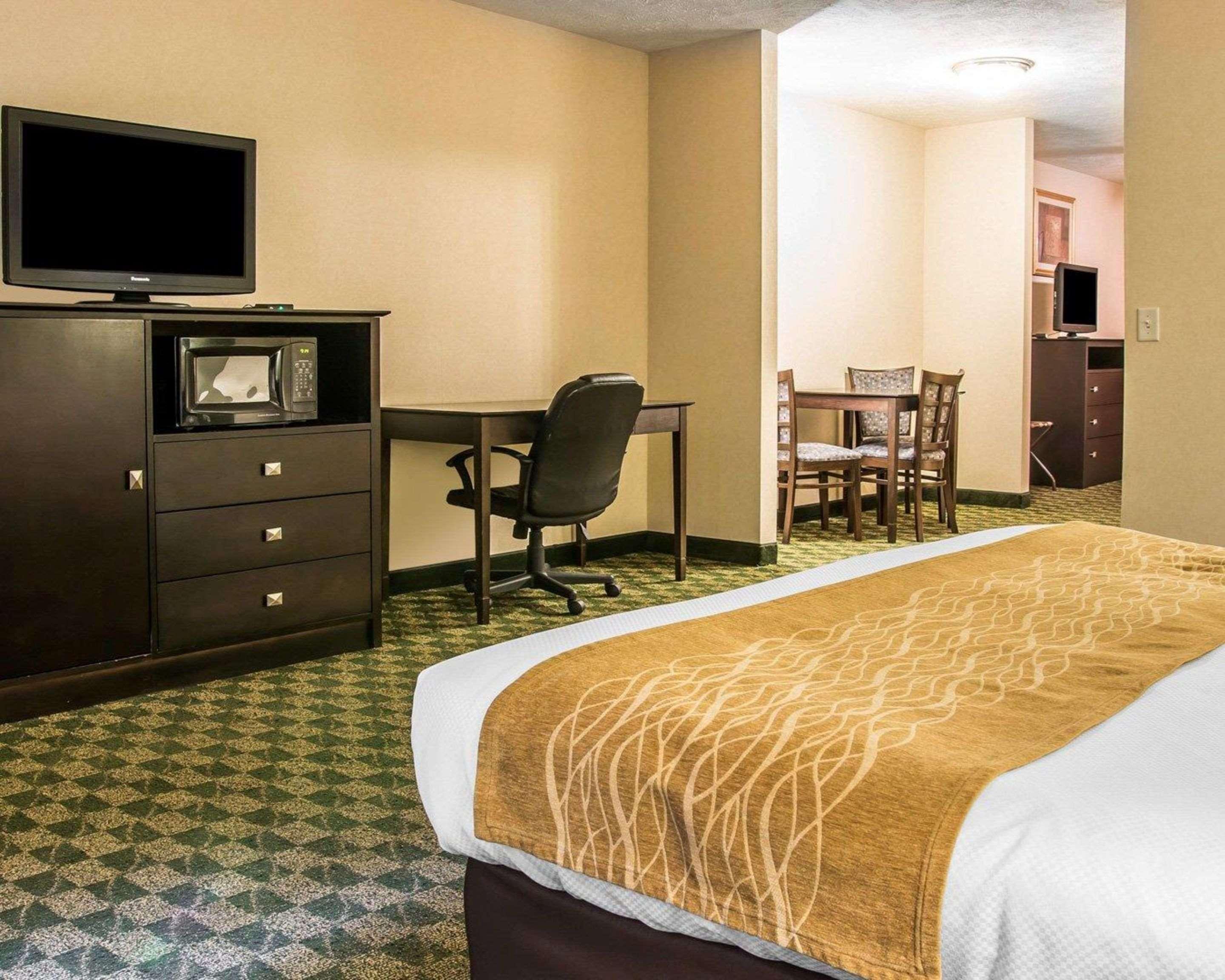Comfort Inn Whitehall Near Michigan'S Adventure Extérieur photo