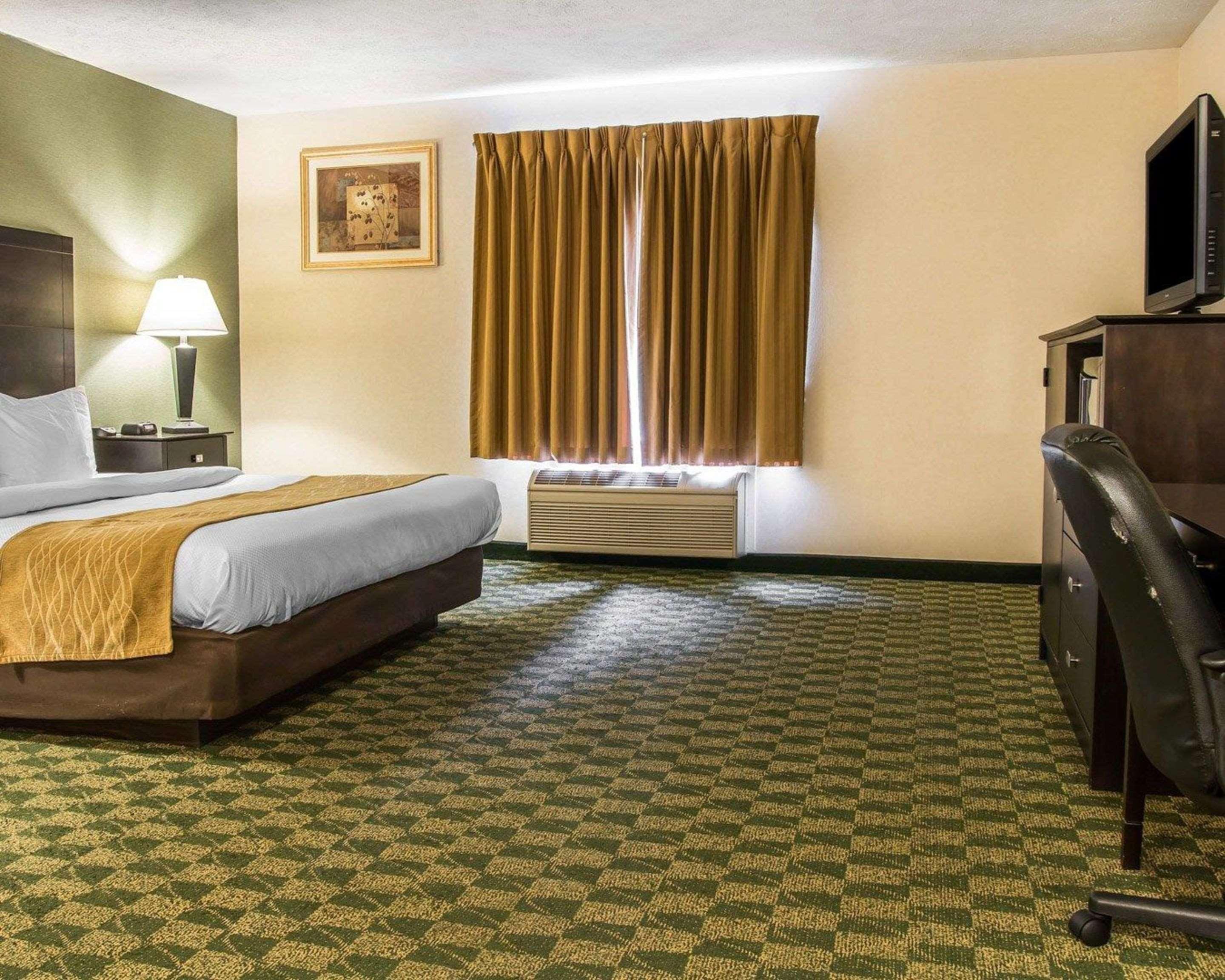 Comfort Inn Whitehall Near Michigan'S Adventure Extérieur photo