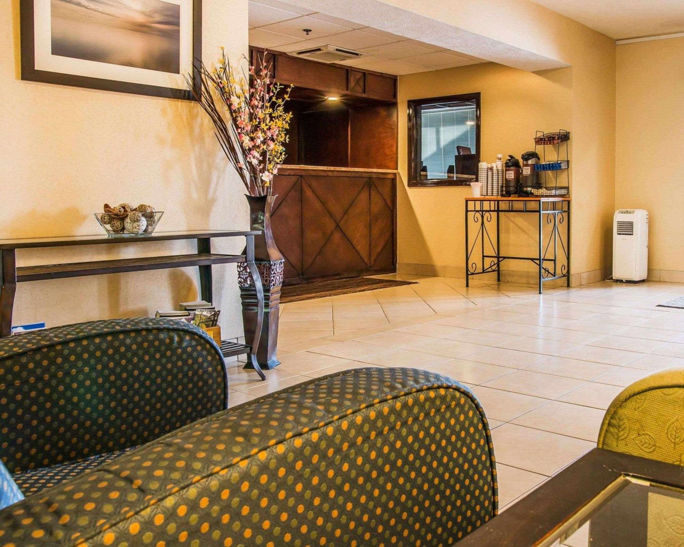 Comfort Inn Whitehall Near Michigan'S Adventure Extérieur photo