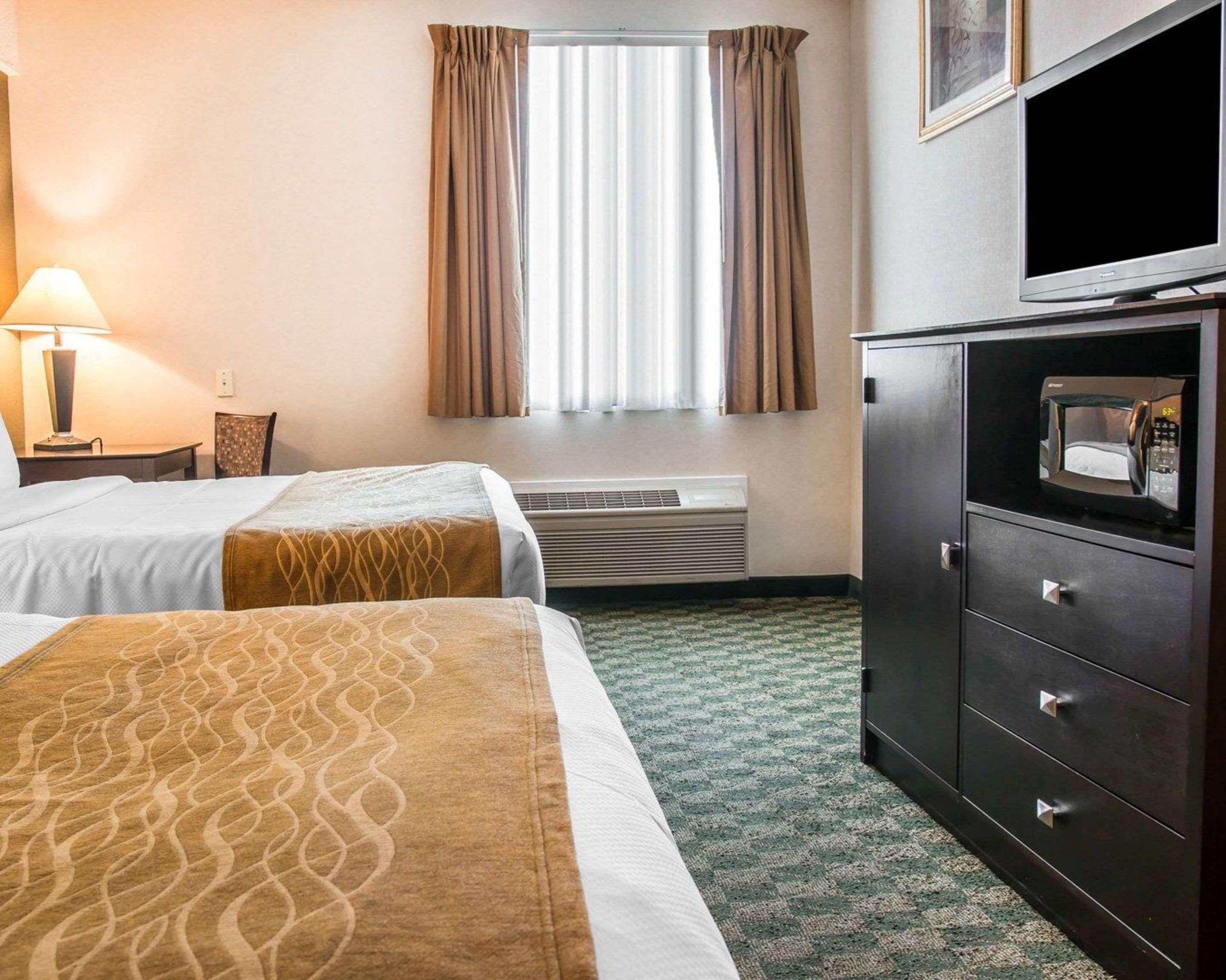 Comfort Inn Whitehall Near Michigan'S Adventure Extérieur photo
