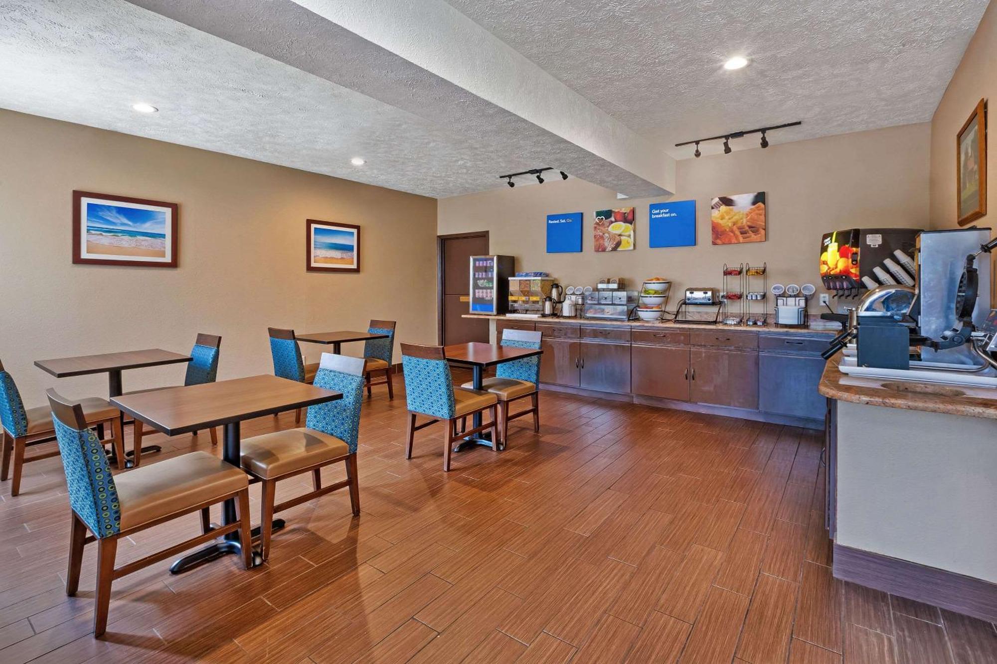 Comfort Inn Whitehall Near Michigan'S Adventure Extérieur photo