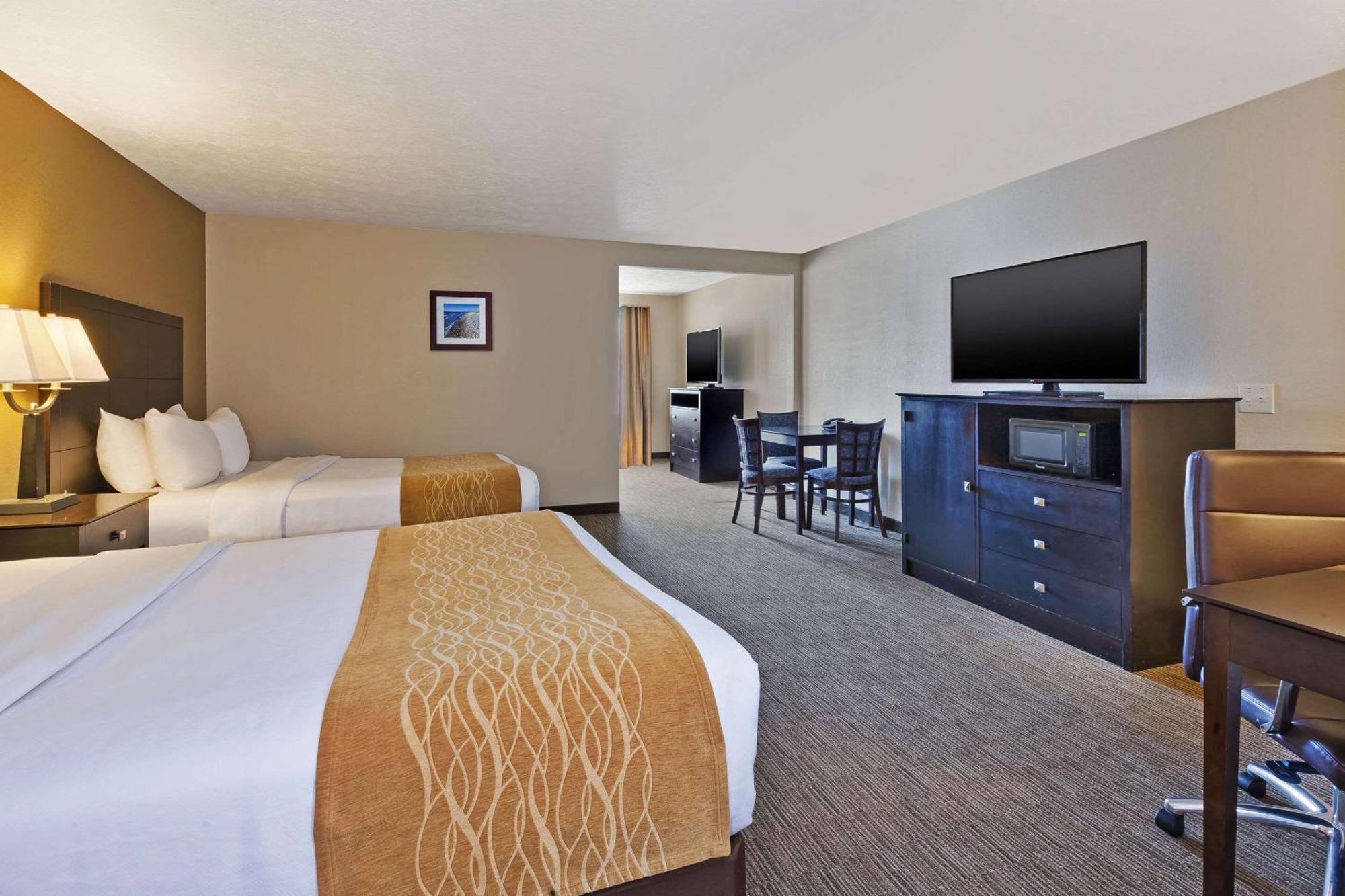 Comfort Inn Whitehall Near Michigan'S Adventure Extérieur photo
