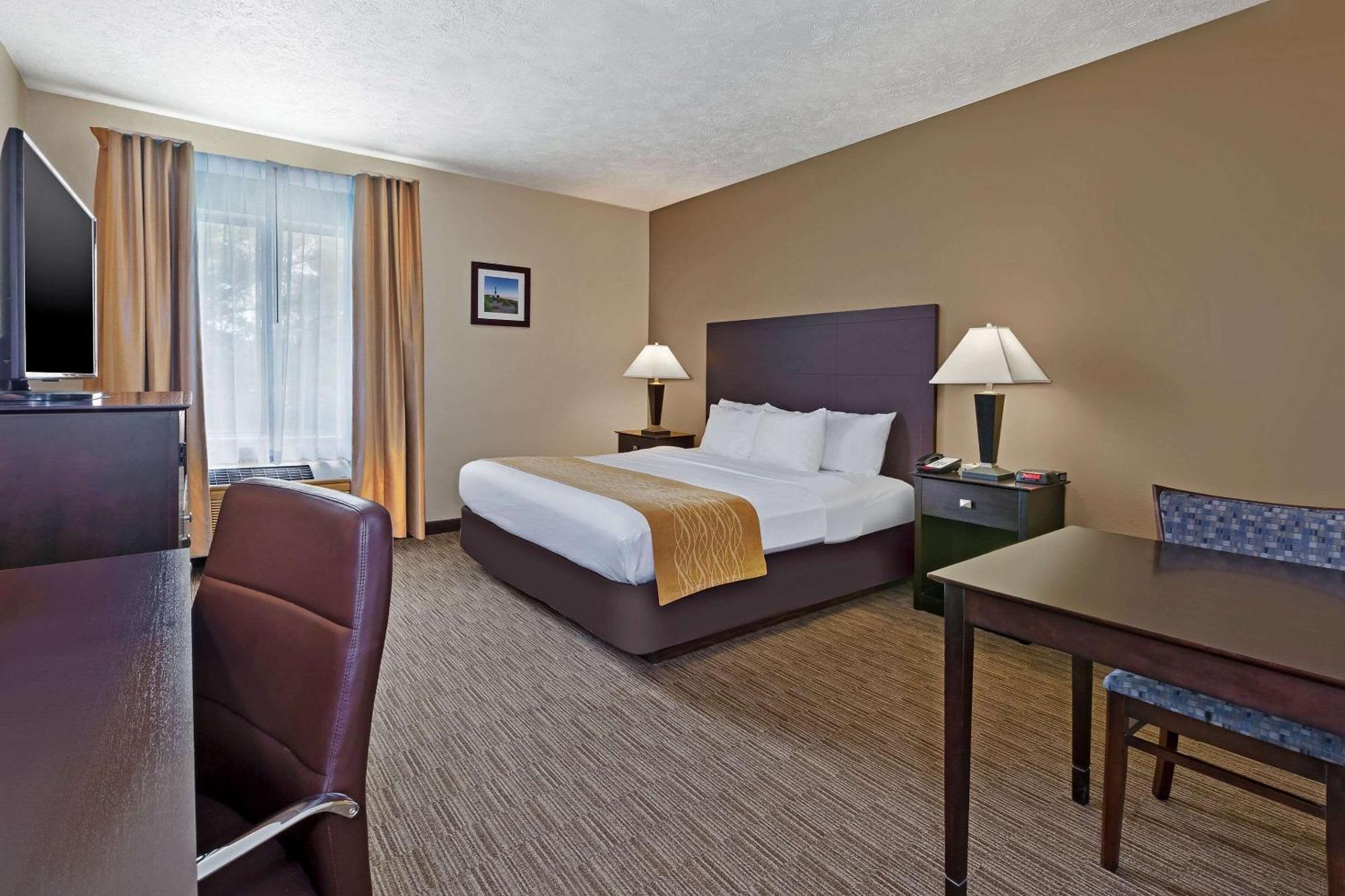 Comfort Inn Whitehall Near Michigan'S Adventure Extérieur photo
