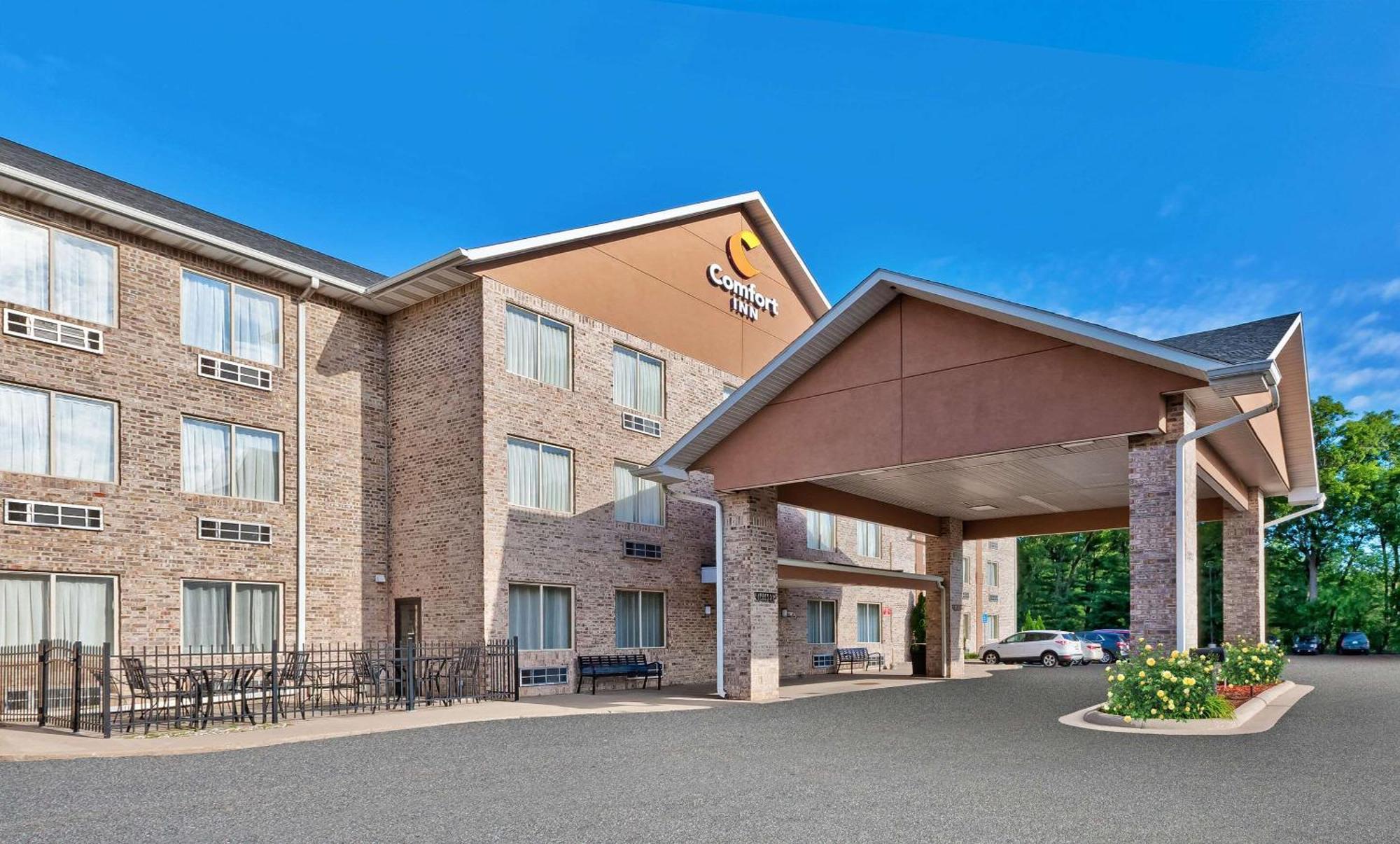 Comfort Inn Whitehall Near Michigan'S Adventure Extérieur photo