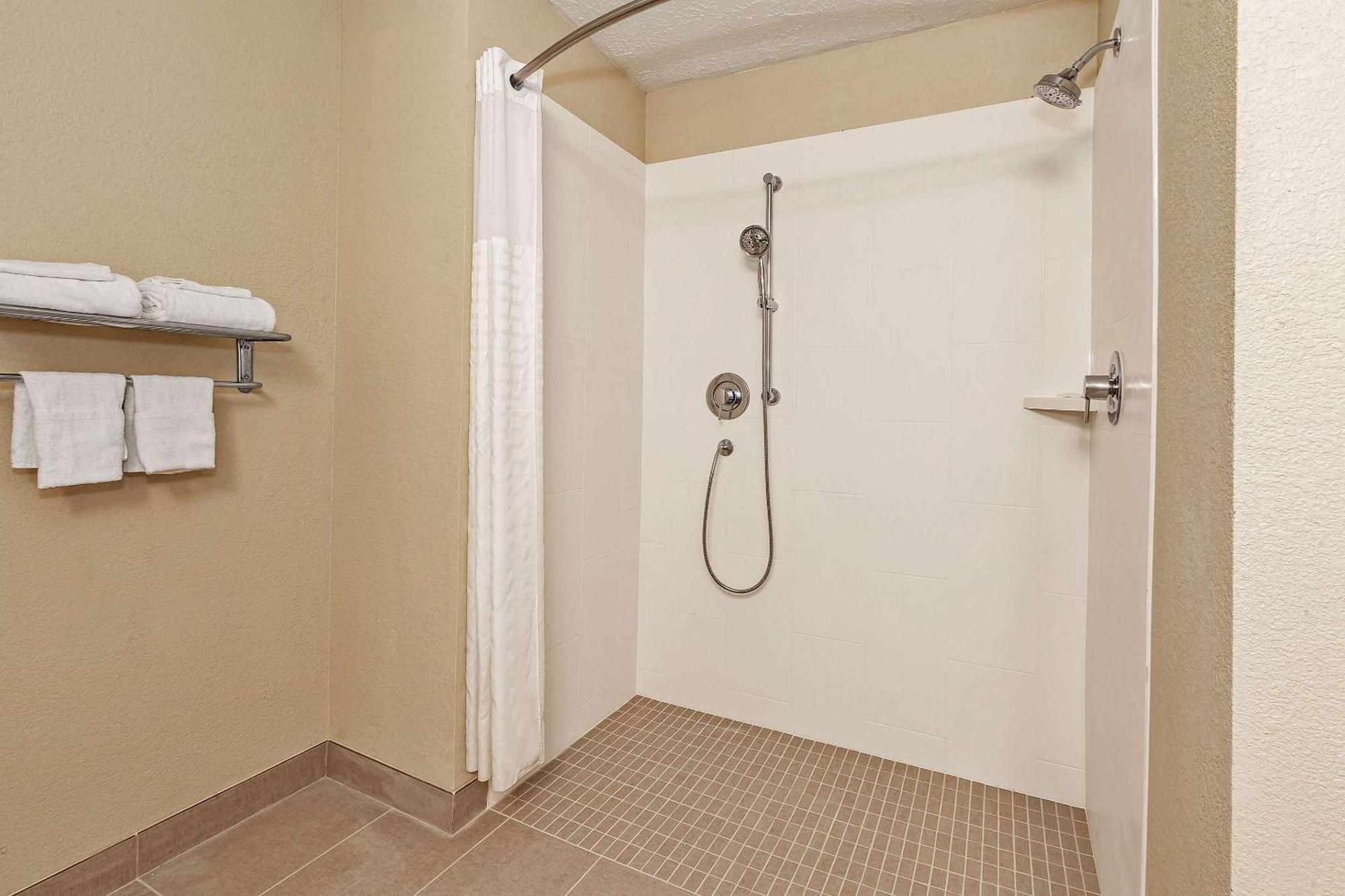 Comfort Inn Whitehall Near Michigan'S Adventure Extérieur photo