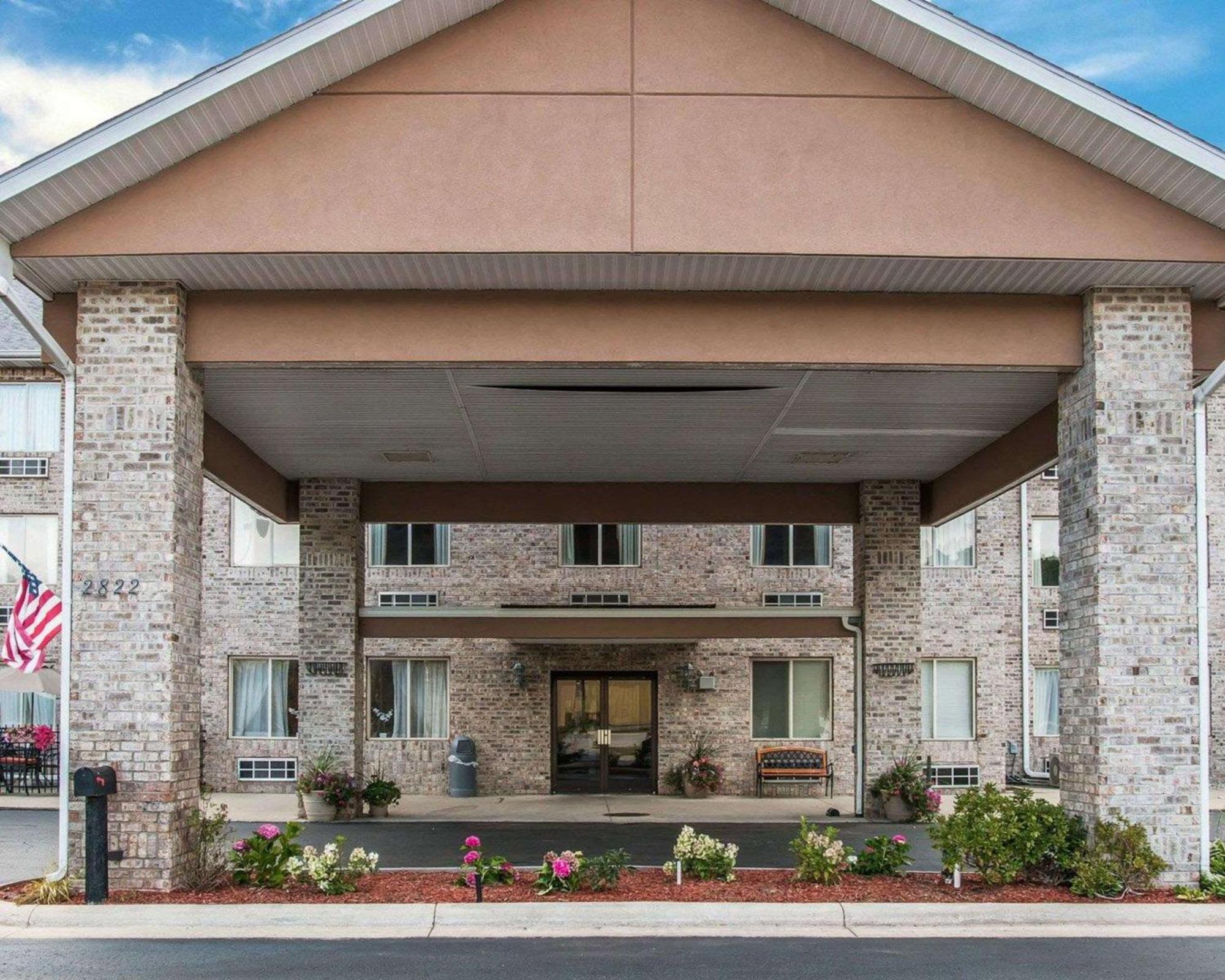 Comfort Inn Whitehall Near Michigan'S Adventure Extérieur photo