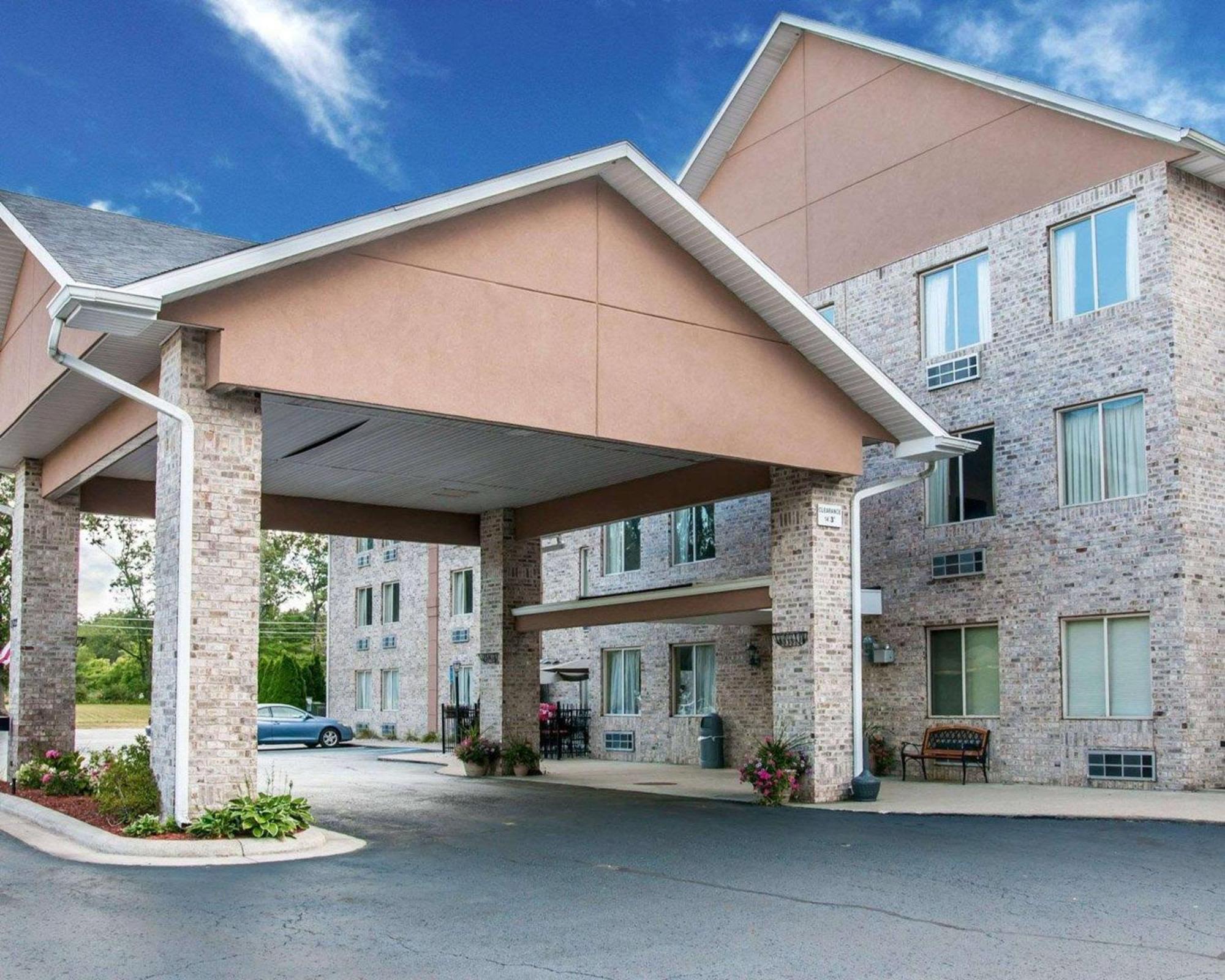 Comfort Inn Whitehall Near Michigan'S Adventure Extérieur photo
